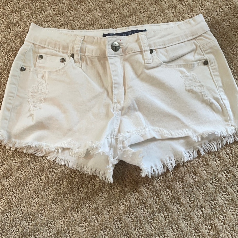 Tractr BLU distressed white jean shorts